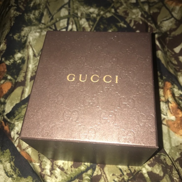 2017 Authentic Gucci Watch - Picture 2 of 5
